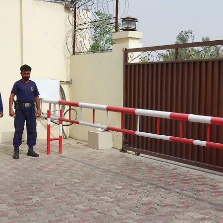 S Chalet Multan Luaran gambar